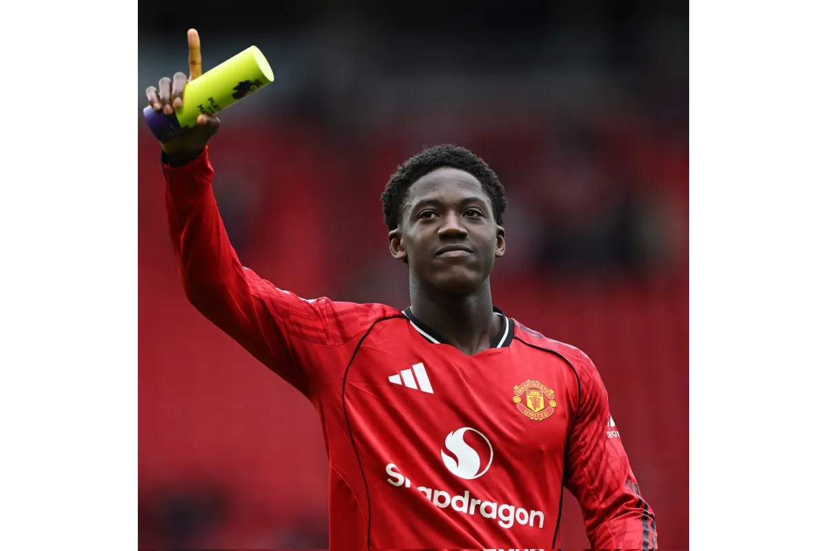 Kobbie Mainoo's Late Strike Seals Champions League Spot for Manchester United in 3-2 Thriller Over Liverpool — image 3