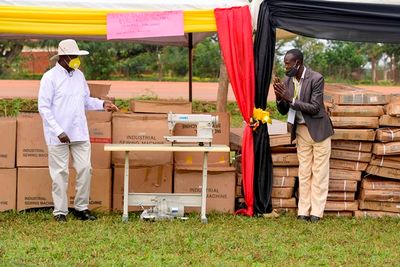 Museveni gives Basoga youth 472 machines for jobs creation