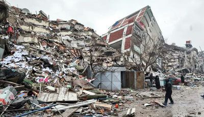 Powerful earthquake in Turkey captured on video