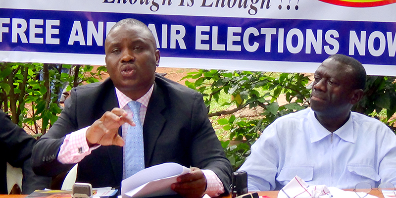 Kampala Lord Mayor Erias Lukwago (L) and Dr Kizza Besigye announcing the new plans in Kampala