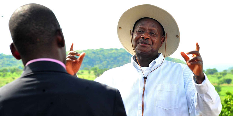 President Yoweri Museveni (R)