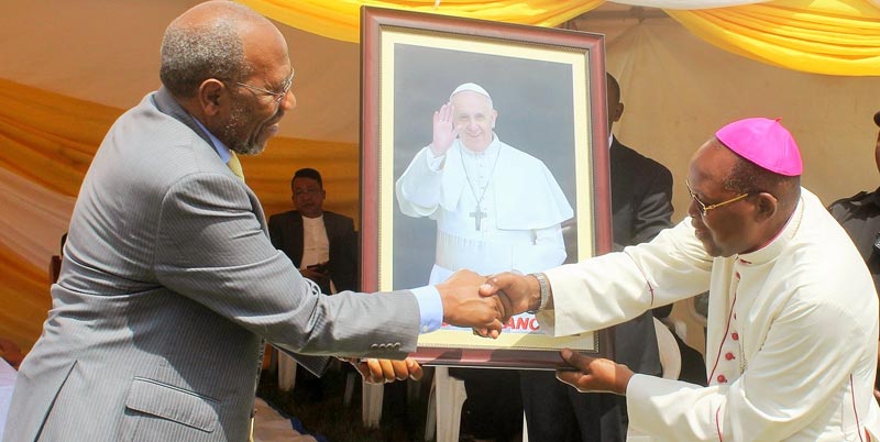 PM Rugunda receiving the portrait of Pope Francis