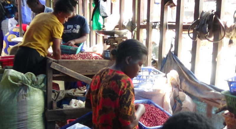 Ladies sorting ground-nuts in St. Balikuddembe market in Kampala. Researchers say that the vendors use lots of damaged or broken ground nuts, which increases chances of the presence of aflatoxin