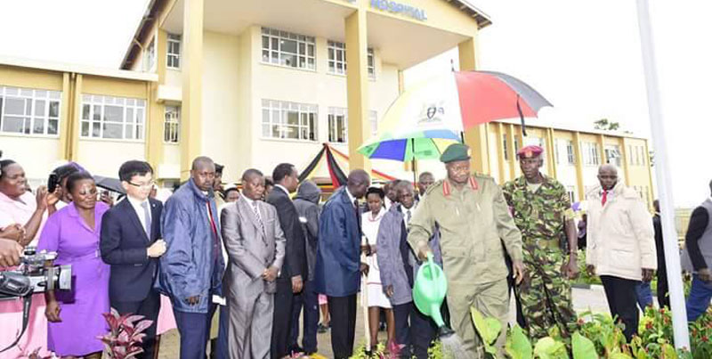 President Museveni innaugurating the finished Grade B hospital