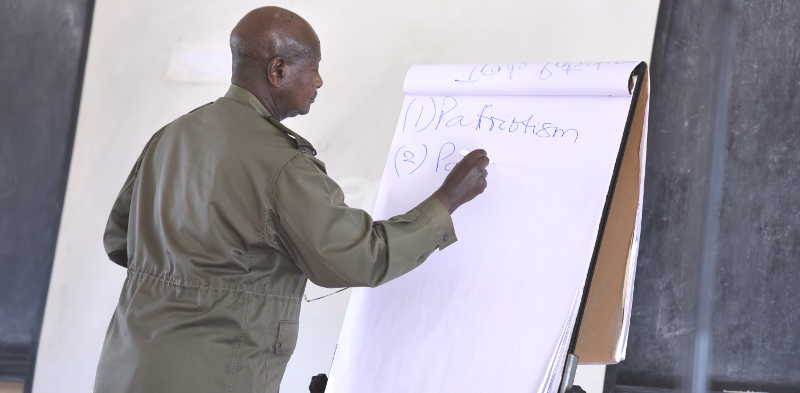 President Museveni lecturing his ministers the value of keeping stronger ties with Africa