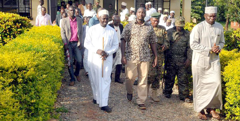 Mayuge-chairman-Umar-Bongo-leads-Kyabazinga-out-of-a-mosque