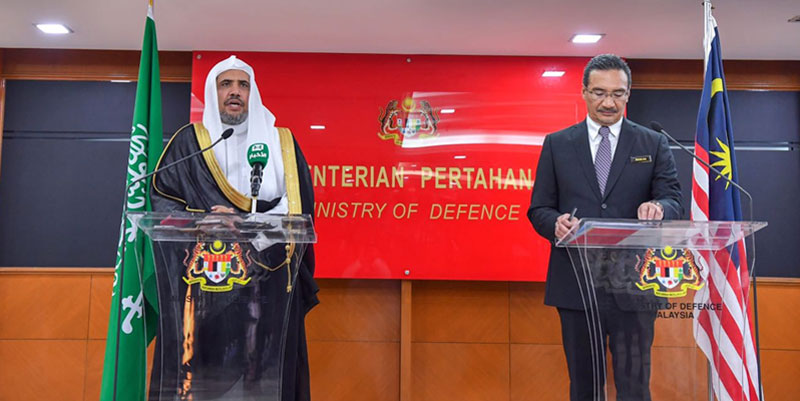 The Defence minister of Malaysia, Datuk Seri Hishammudeen Hussein l) The Secretary General Muslim World League Dr. Mohamad Abdulkarim Alissa, during a press conference in Kuala Lumpur Malaysia