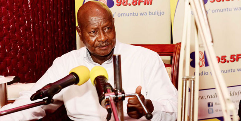 Museveni on his country-wide-tour talking on Land
