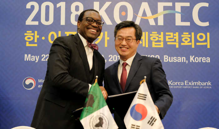 Dr. Akinwumi Adesina, African Development Bank President, and Dong Yeon Kim, Minister of Strategy and Finance and Deputy Prime Minister of South Korea after the announcement